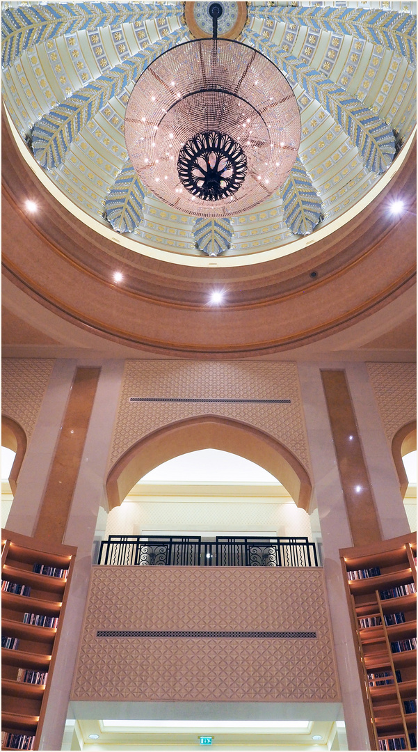 Dans la bibliothèque du Palais Présidentiel