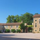 Dans la cour du Château de Mons