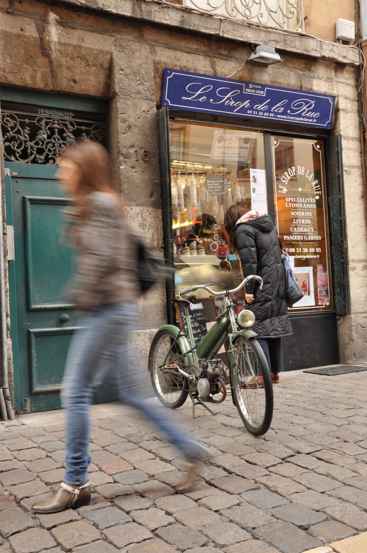 dans la rue St Jean a Lyon