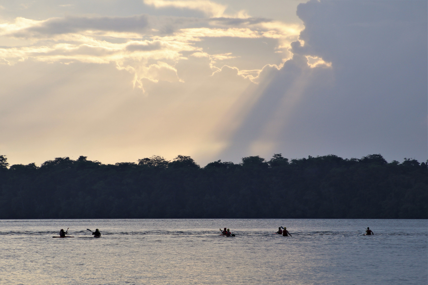 Dans la soirée sur la rivière