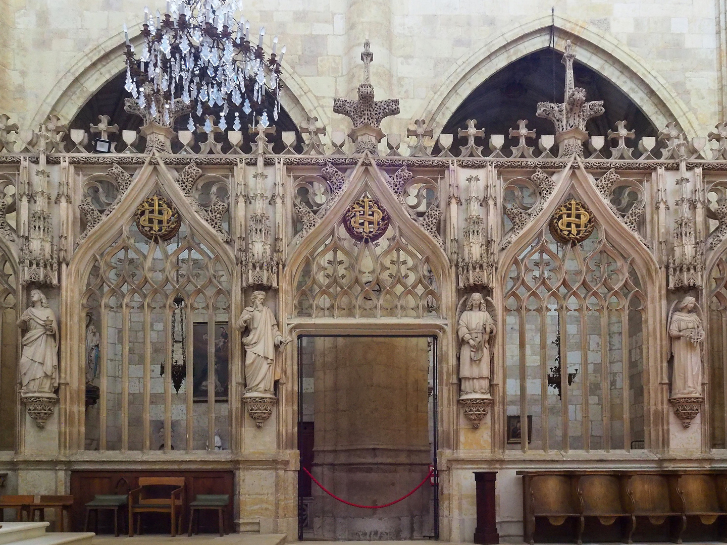 Dans le choeur de la Cathédrale Saint-Pierre