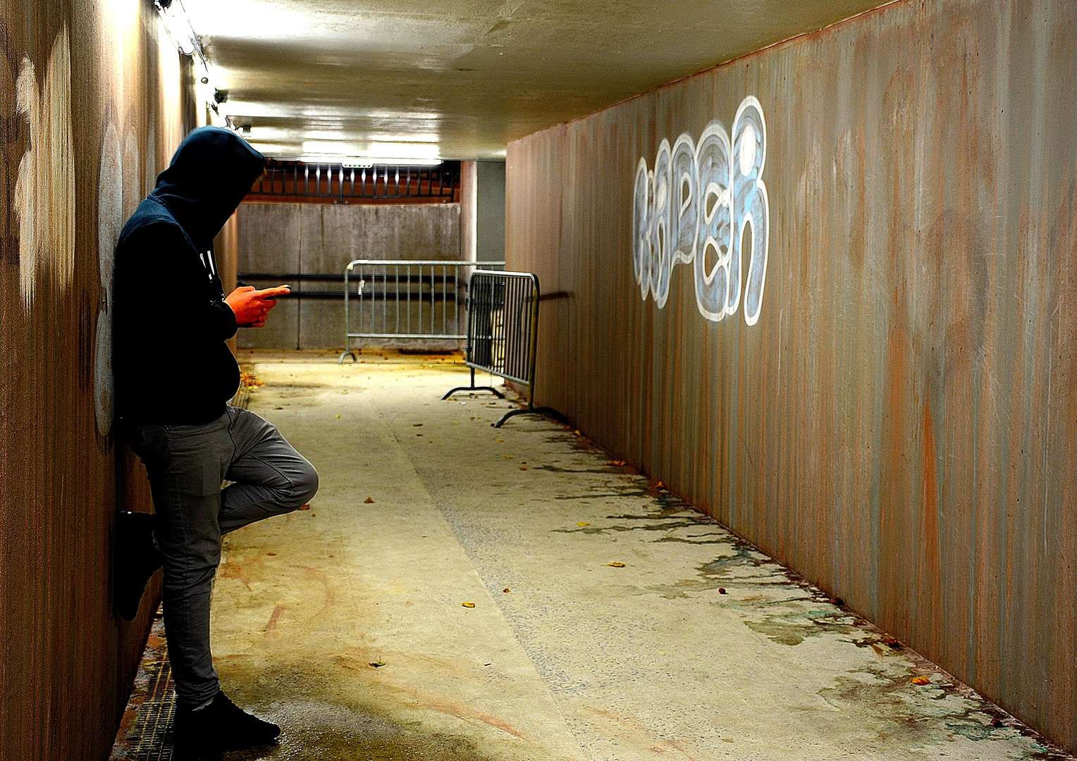 Dans le couloir de la gare