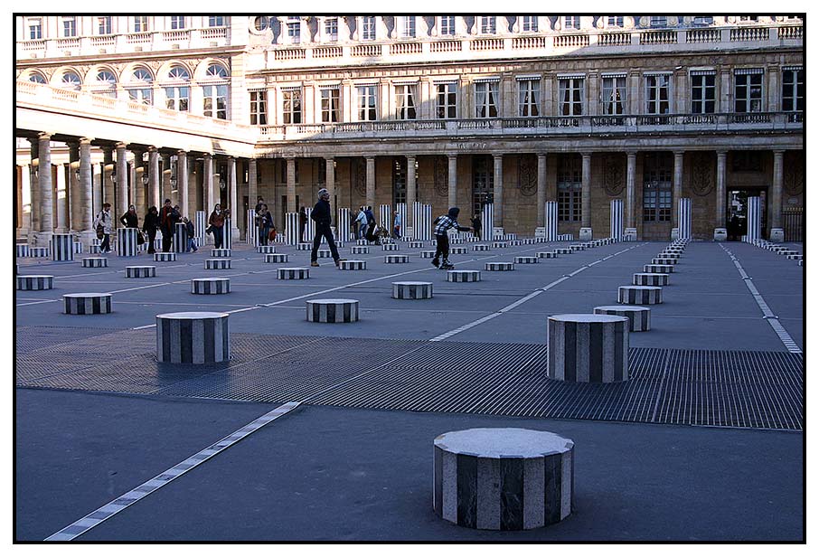 Dans le cour du Palais Royal