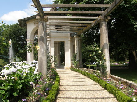 DANS LE JARDIN D EDMOND ROSTAND