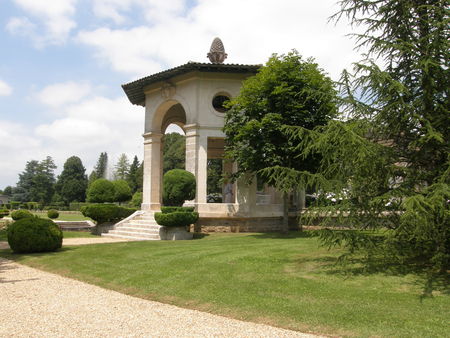 DANS LE PARC CHEZ EDMOND ROSTAND