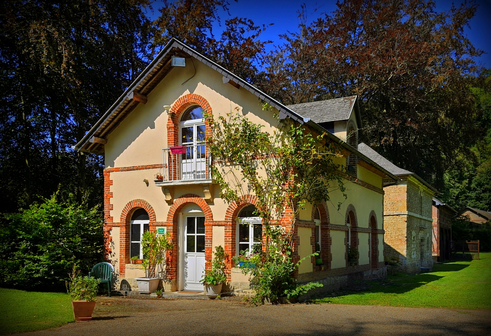 Dans le parc du Château de Sissi / Dépendances