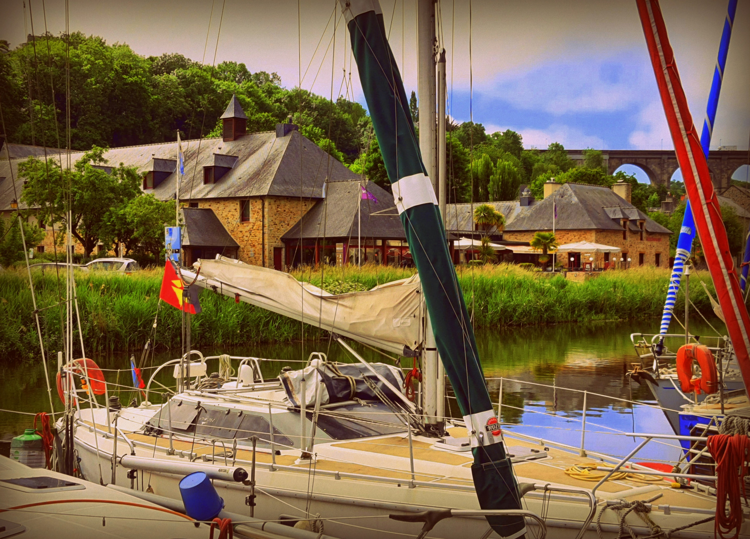 Dans le port de Dinan / Bretagne