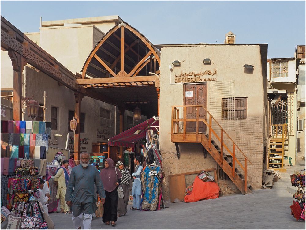 Dans le souk de Deira à Dubaï photo et image asien, spiegelungen