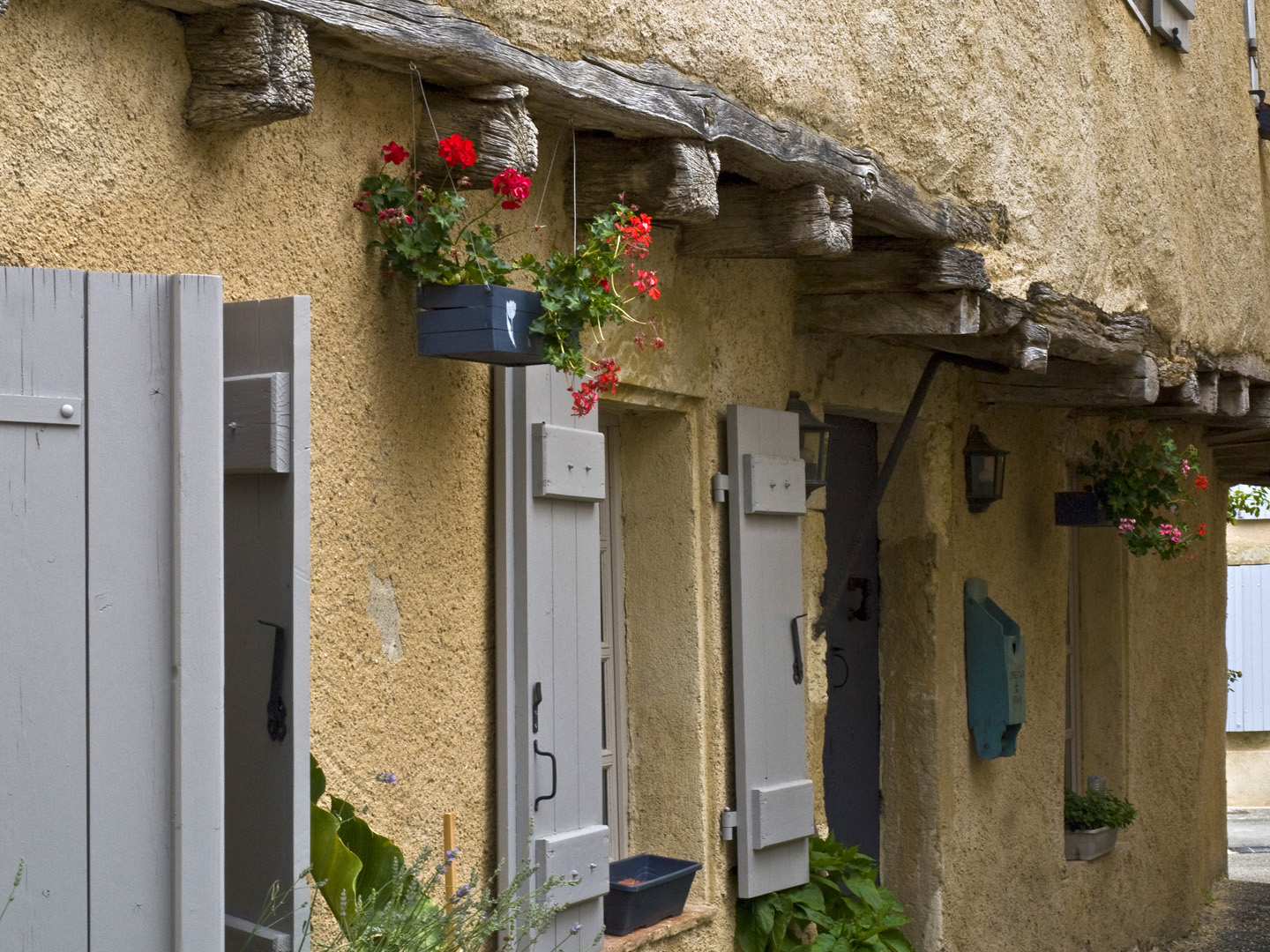 Dans le village de Lavardens  --  Gers  --   Im Dorf von Lavardens