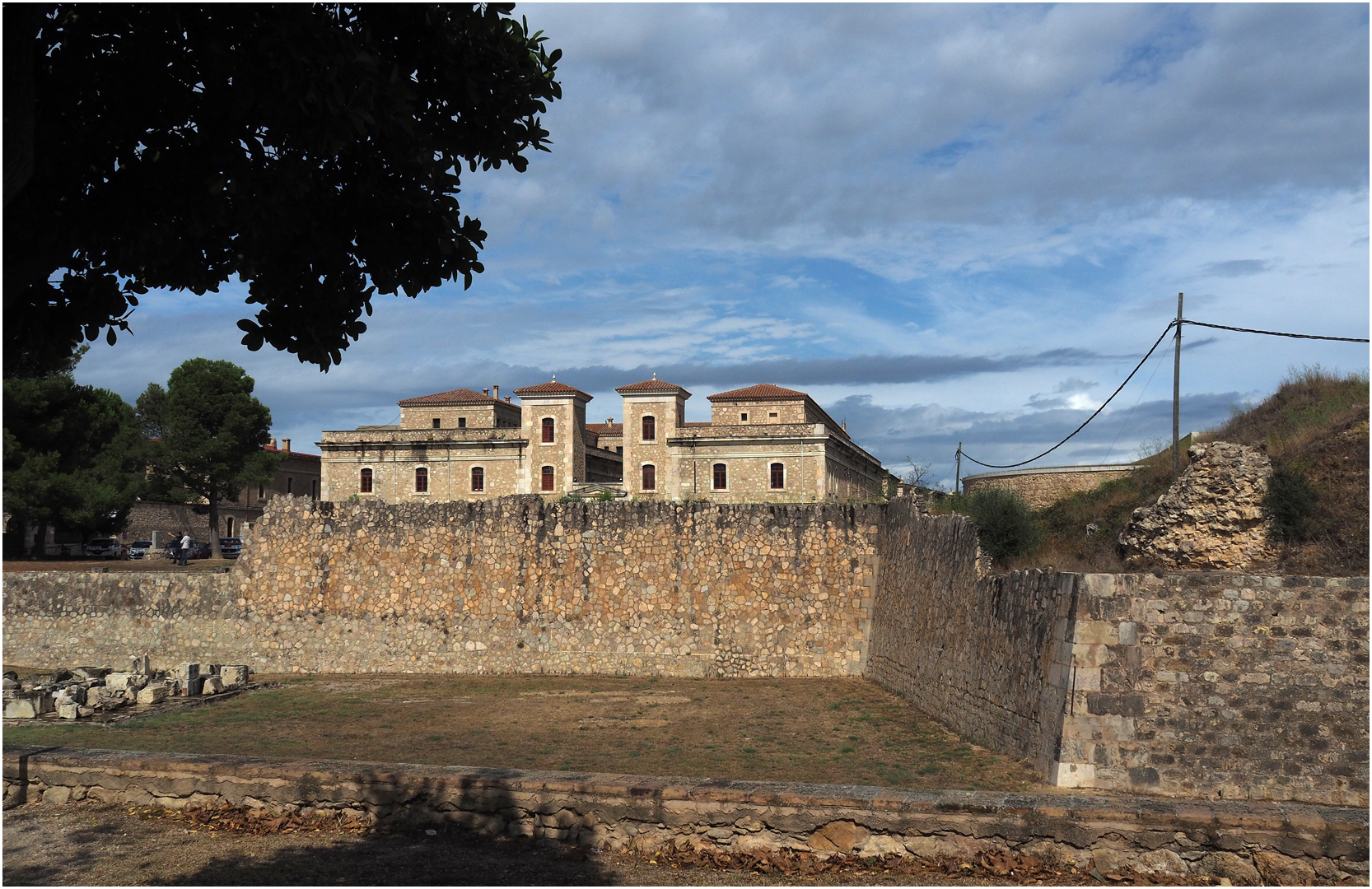 Dans l’enceinte du Château Sant Ferran  --  Figueras