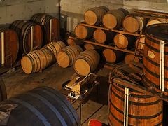 Dans les chais d’Armagnac du Château de Mons