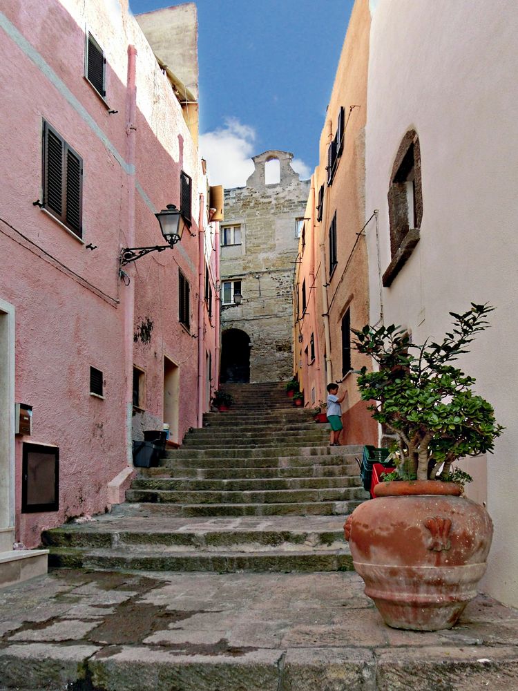 dans les petites rues de Castelsardo