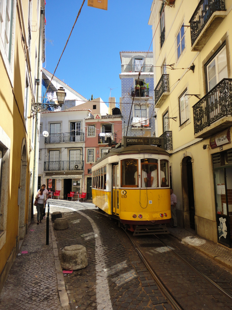 dans les petites rues de Lisbonne