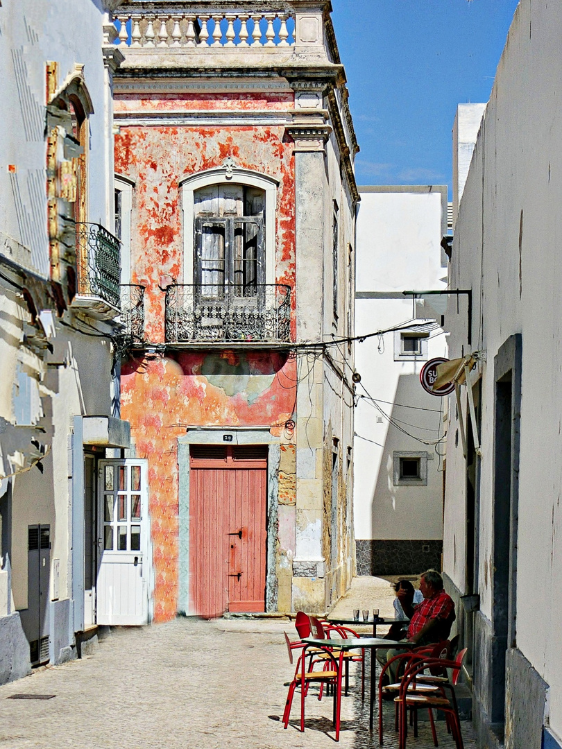 Dans les petites rues de Olhao