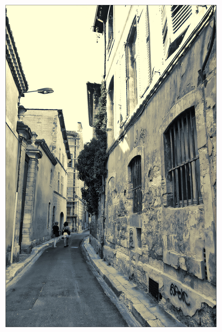 Dans les ruelles d' Avignon - VIII