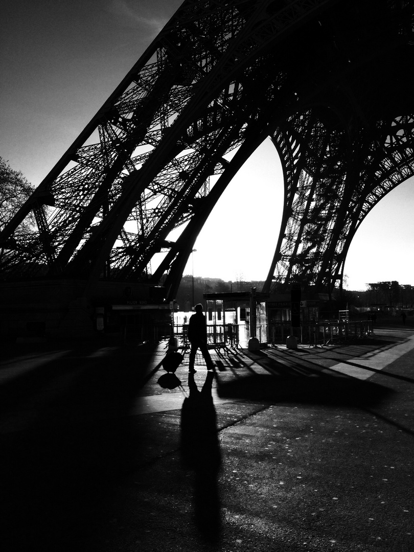 Dans l'ombre d'Eiffel