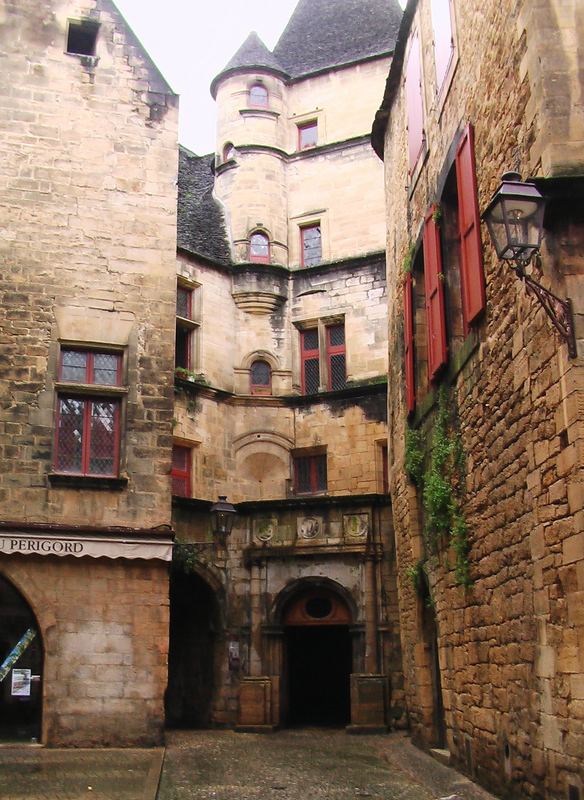 Dans Sarlat