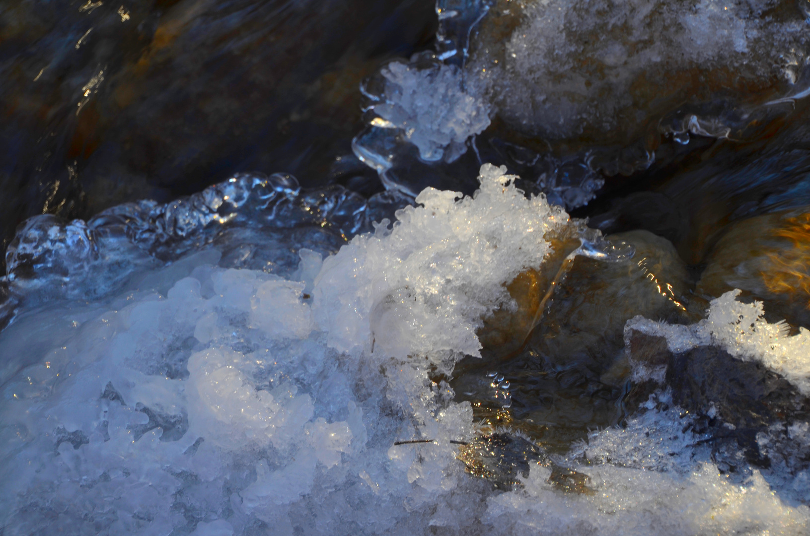 * dans son écrin de glace *