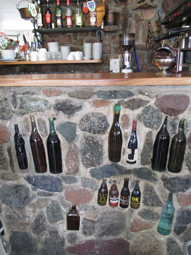 ..Dans un bar Corse...