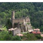 Dans un écrin de verdure.... Le chateau de Rochefort