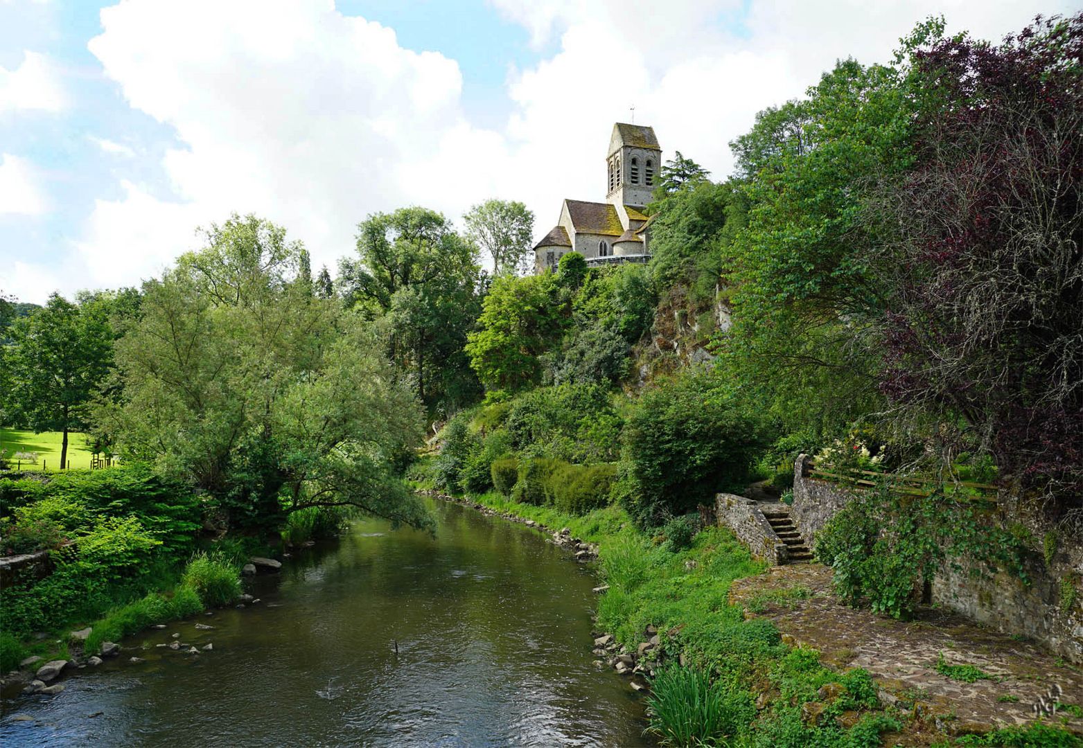 Dans un écrin de verdure Saint Ceneri le Gérei