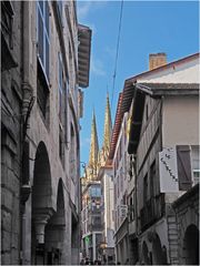 Dans une rue de la vieille ville de Bayonne