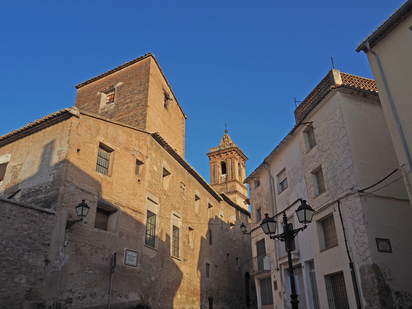 Dans une rue de la vieille ville  --  Segorbe