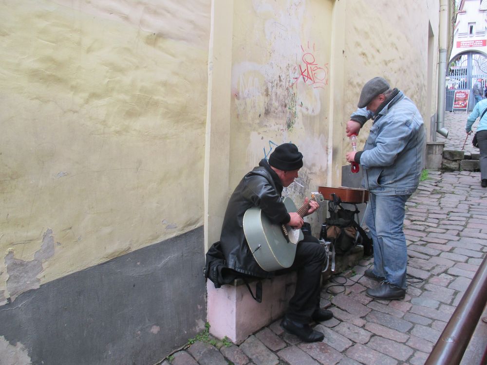 ..Dans une rue de Tallinn..