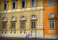 Dans une rue proche du Vatican