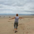 Danse seule sur la plage