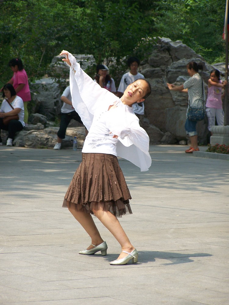 Danseuse dans un parc de Pékin