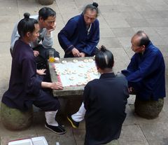 Daoistische Mönche beim Xiangqi-Spielen