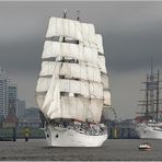 Dar Mlodziezy und SeaCloud II...