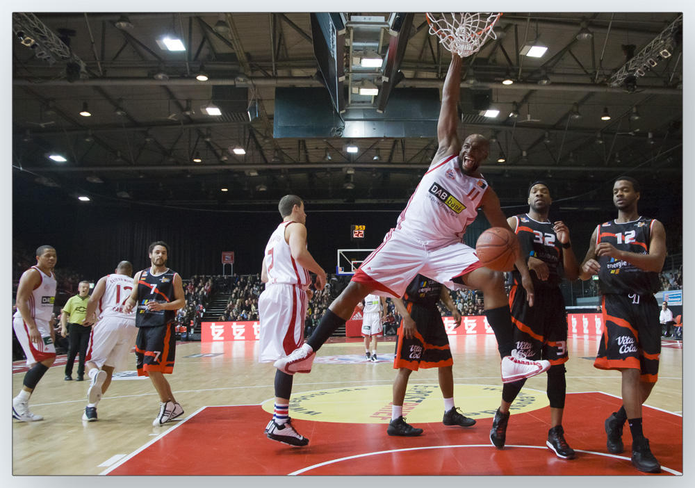 Darius Hall - schweres Spiel des FC Bayern gg. Jena