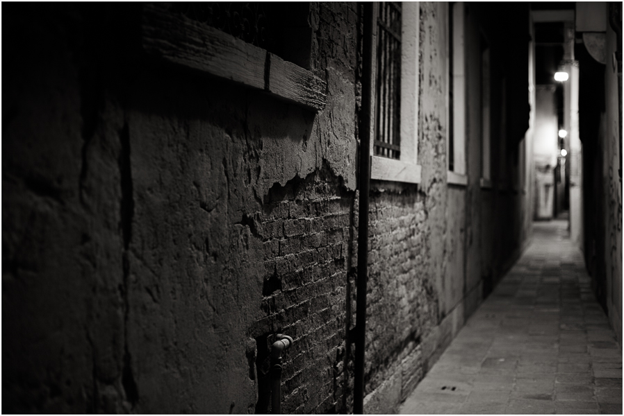 Dark Alley - Dunkle Gasse