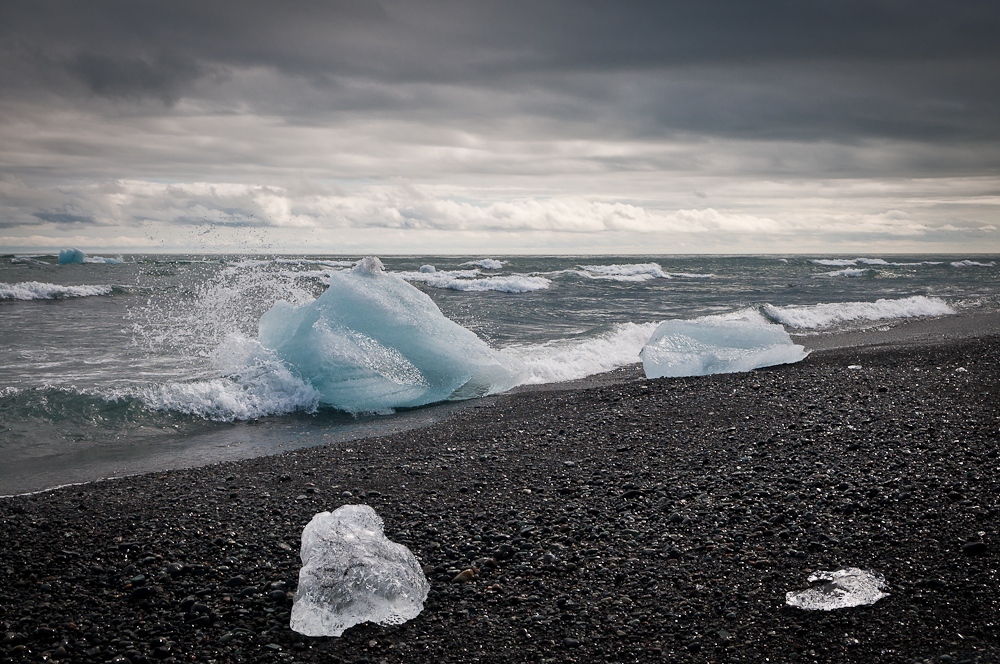 dark beach ... [2]