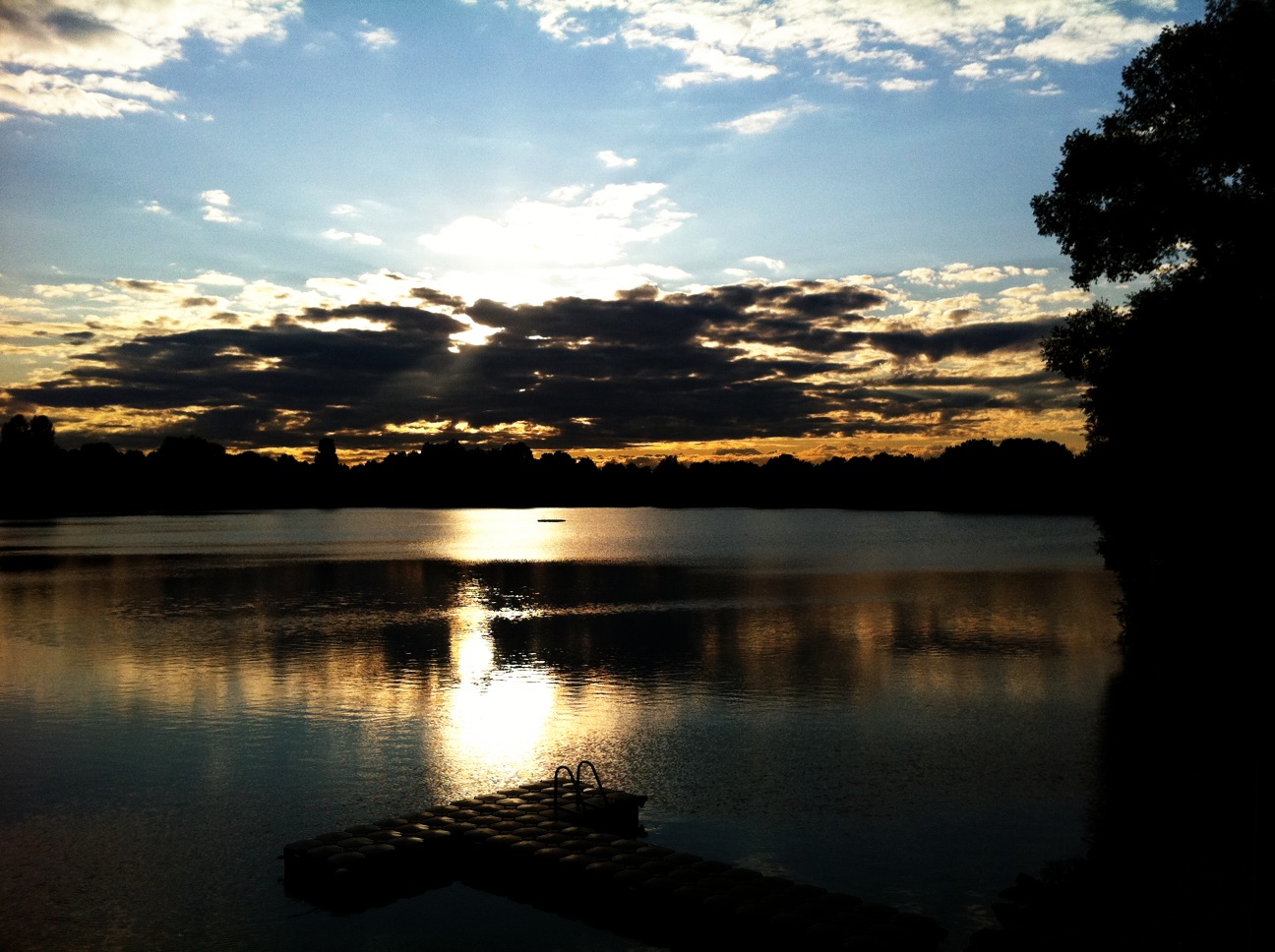 Darkside - Der See im Sonnenuntergang