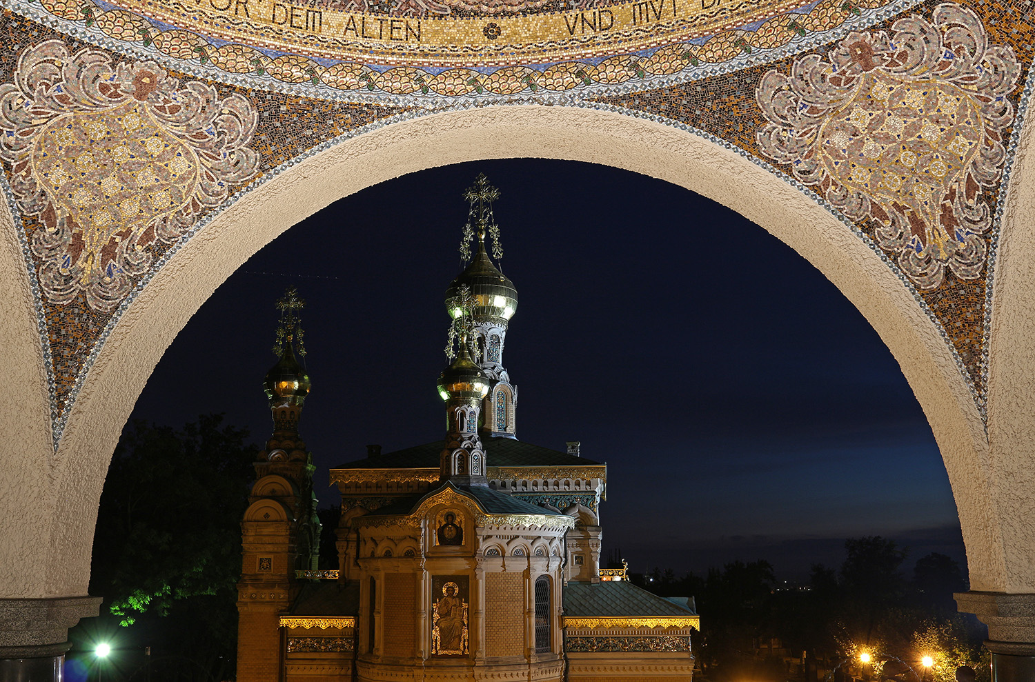 Darmstadt Mathildenhöhe bei Nacht