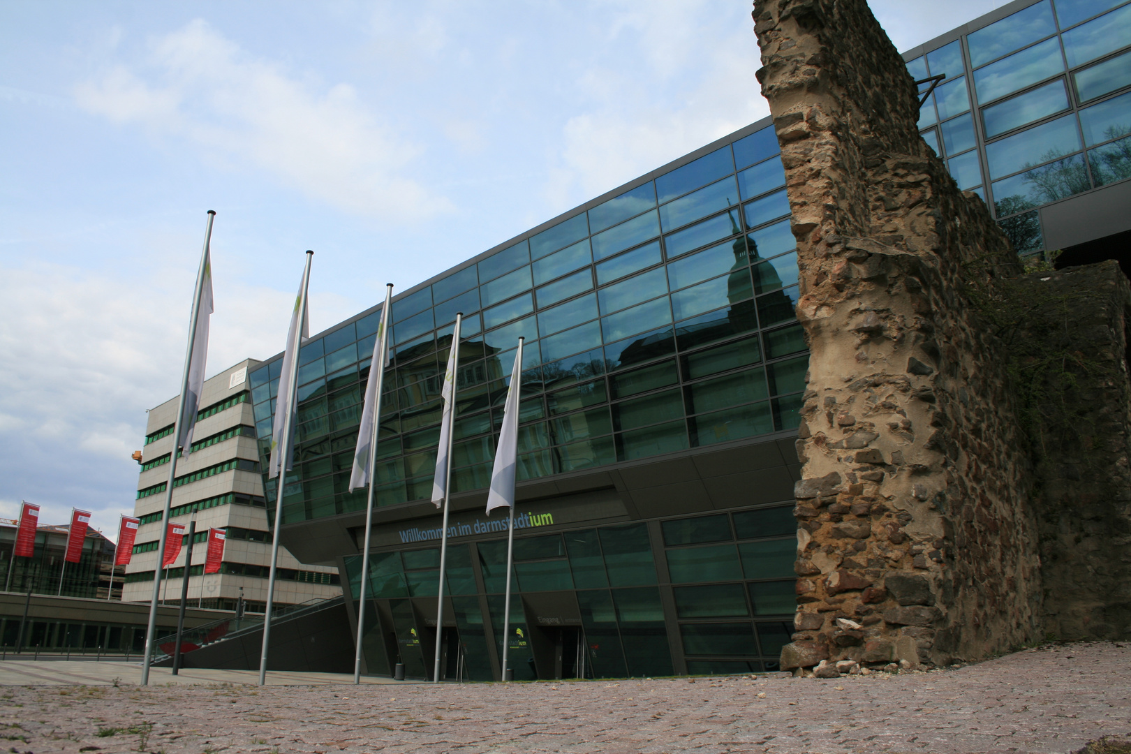 darmstadtium mit den integrierten Stadtmauerresten