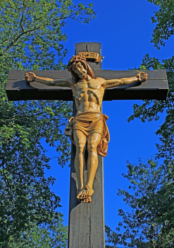 Darstellung der Kreuzigung von Jesus neben dem Druidenstein 2 Foto