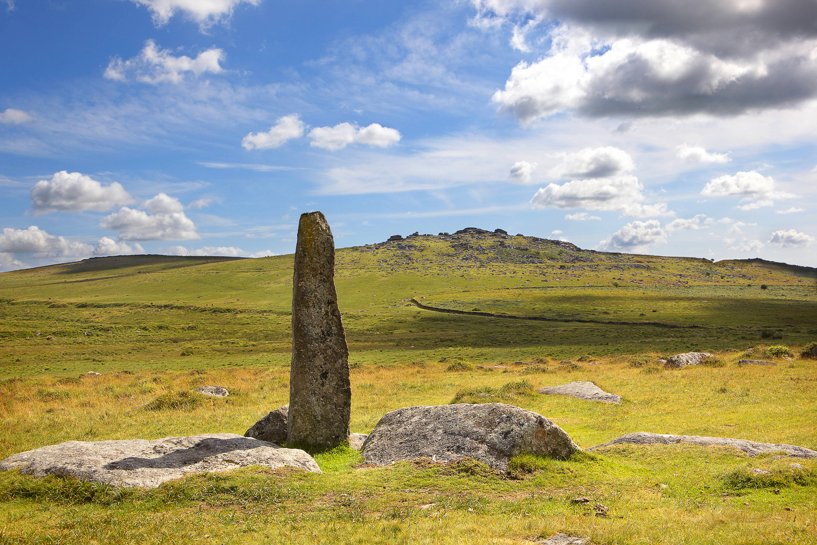 Dartmoor Idylle mit Hinkelstein