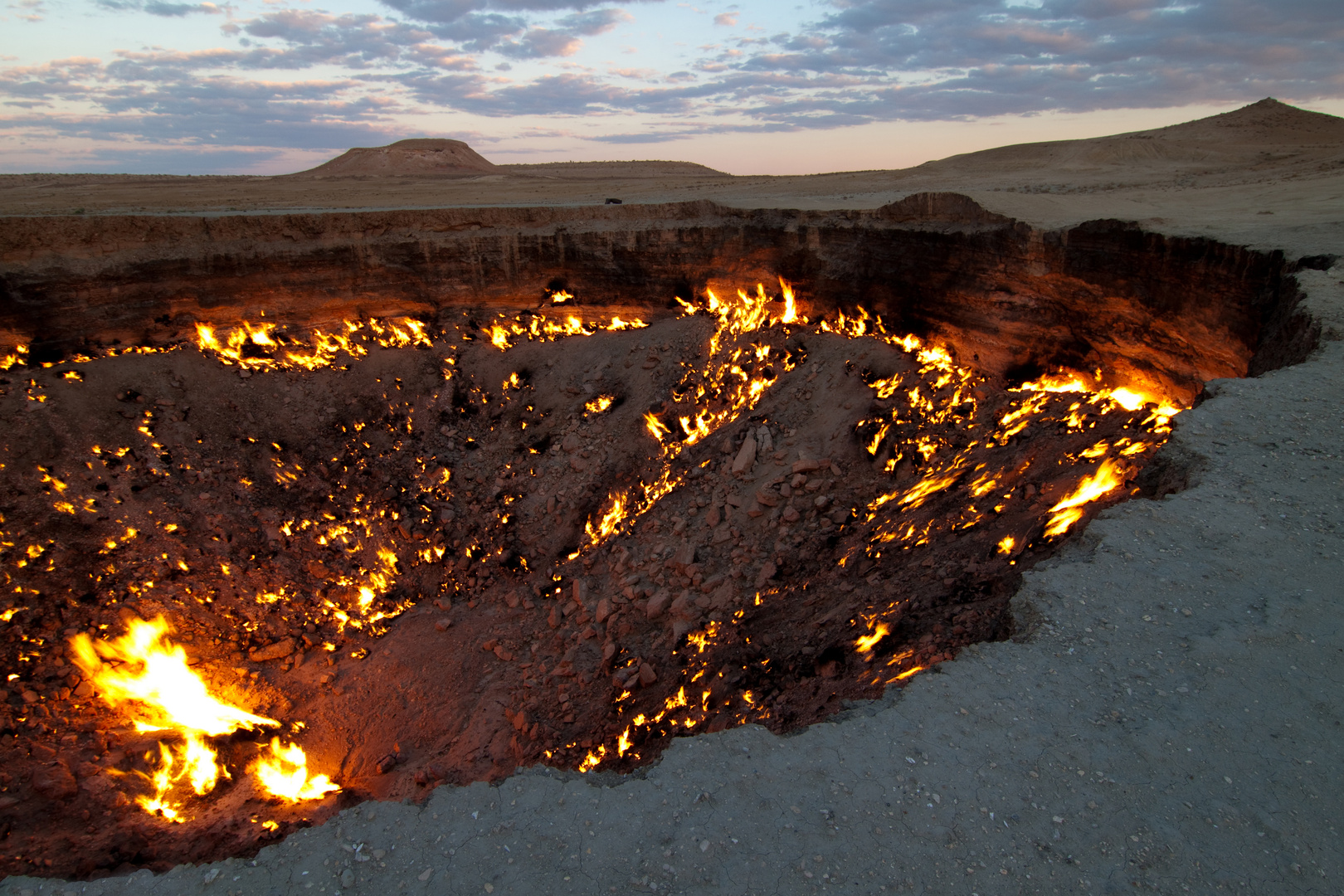 Darvaza Gas Crater / Door to Hell / Krater von Derweze / Turkmenistan