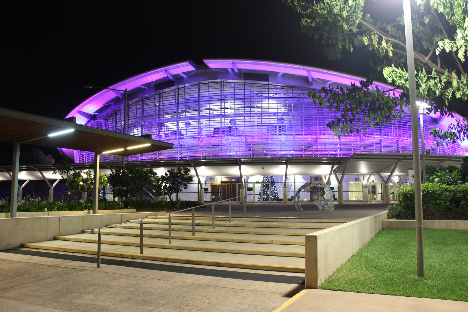 Darwin Convention Centre bei Nacht