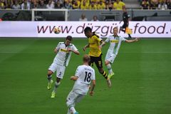 Das 2 : 0 durch Auba.