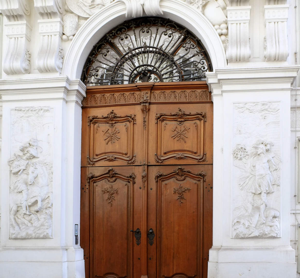 das 2. Portal Himmelpfortgasse 8