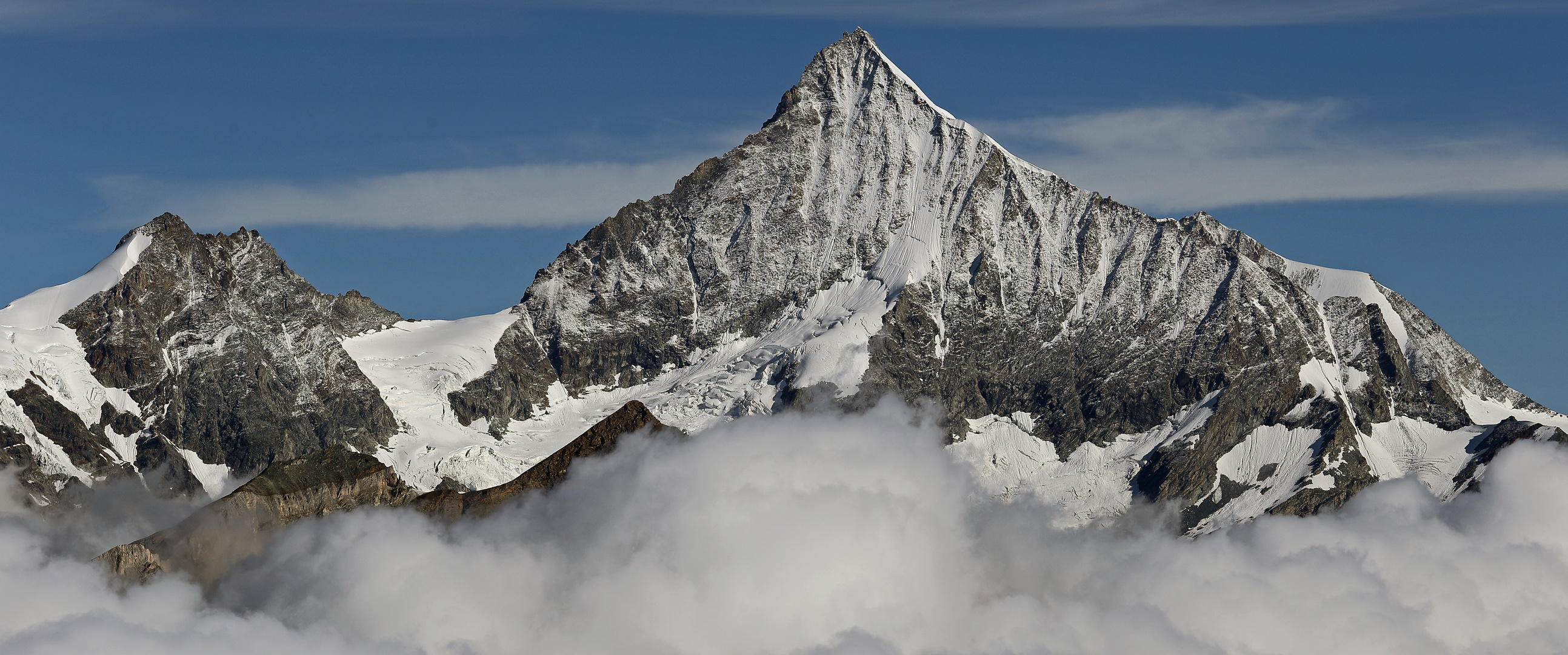 Das 4505m hohe Weishorn ein in allen Beziehungen "großer" Viertausender im Wallis...