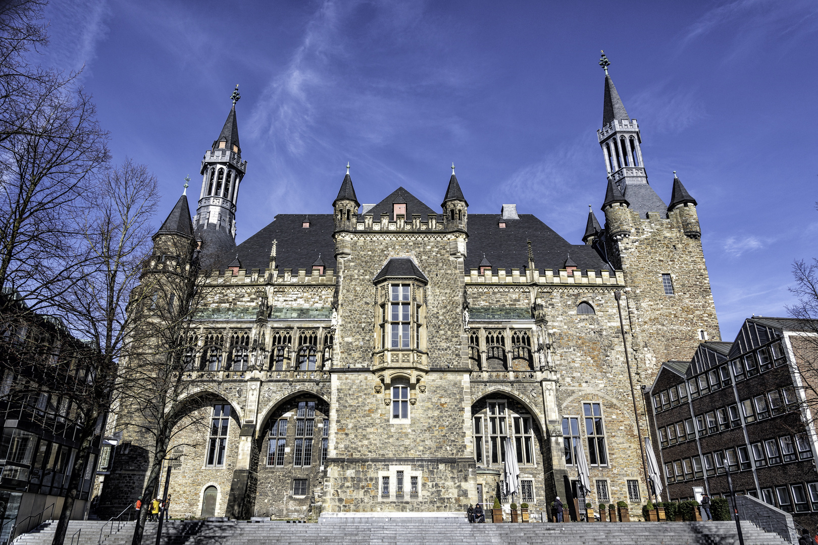 Das Aachener Rathaus von hinter