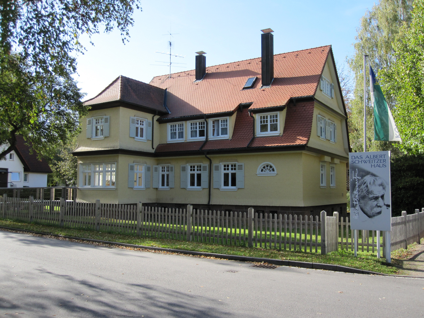 Das Albert Schweizer Geburtshaus Foto & Bild | architektur ...