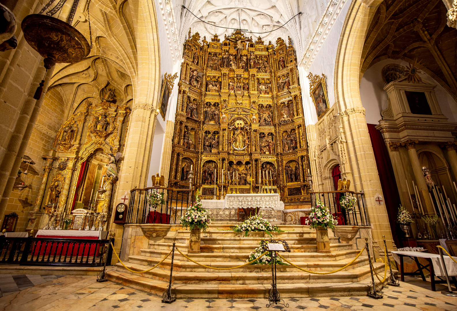 das Altarretabel - Iglesia Santa Maria la mayor la Coronada ... 