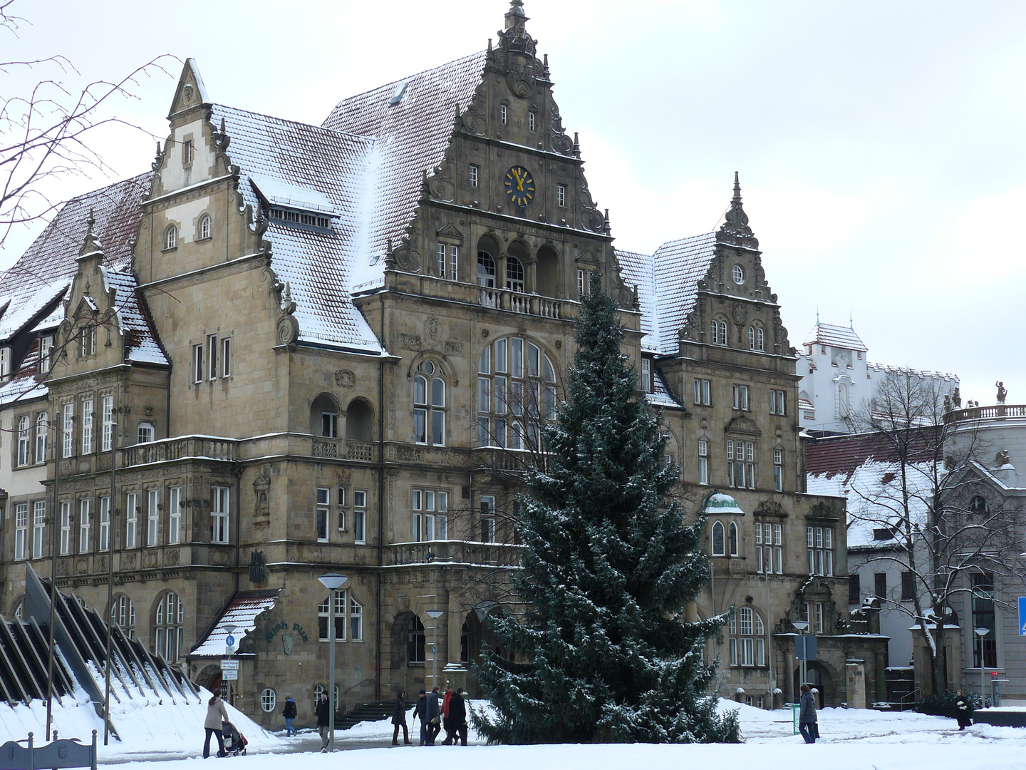 Das "Alte" Bielefelder Rathaus im Schnee